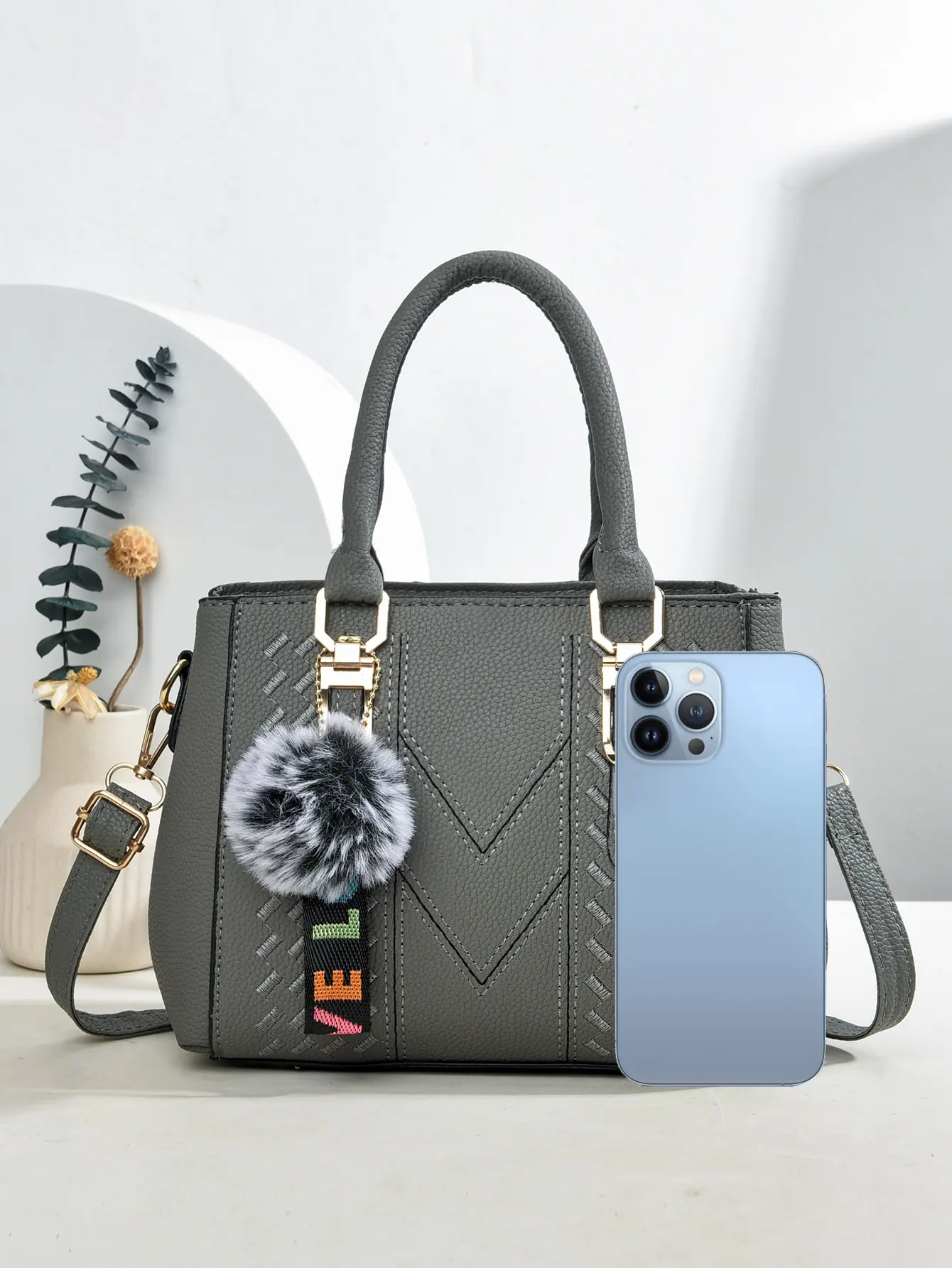 Sac à bandoulière brodé de grande capacité à la mode pour femmes, un sac à main pour un usage quotidien