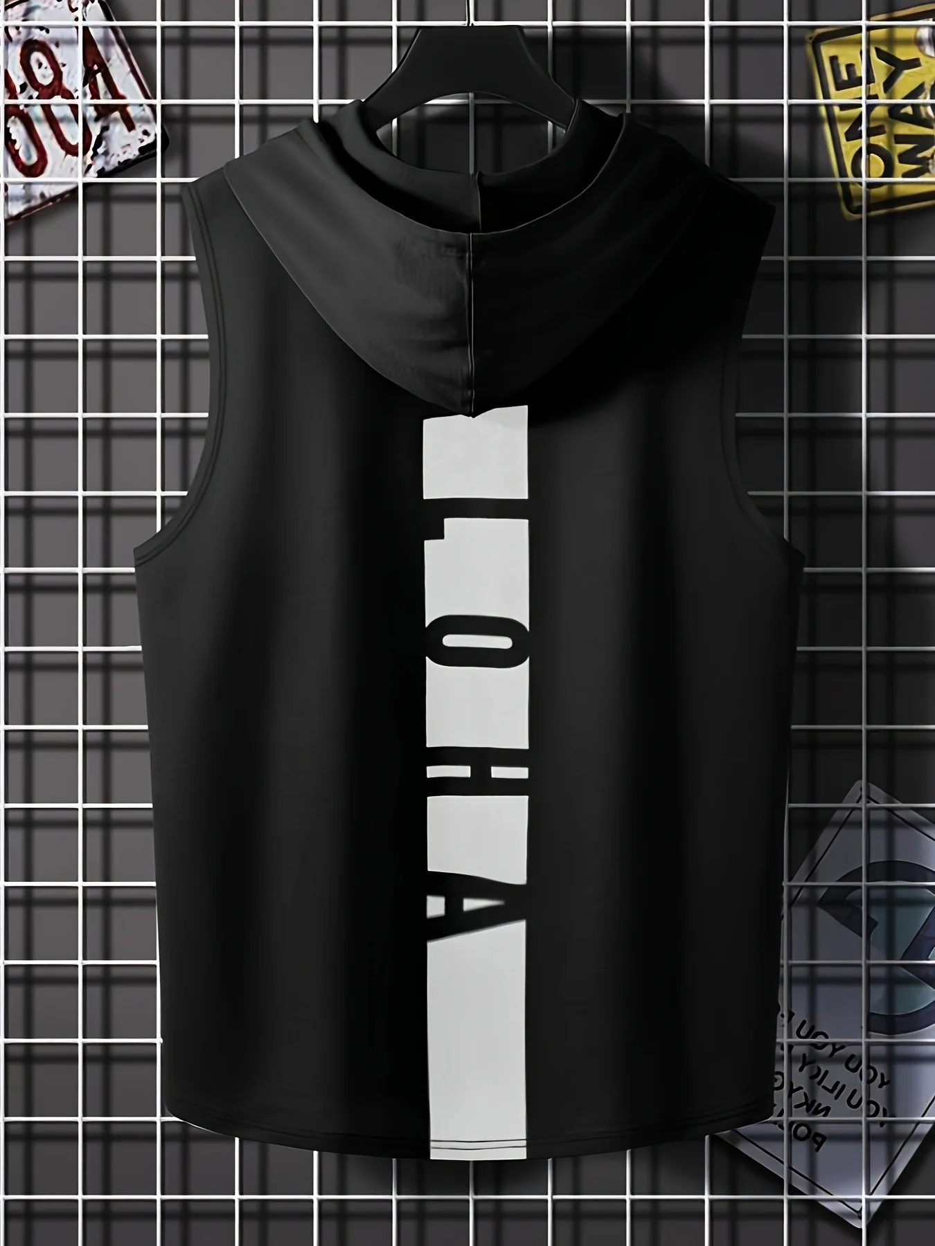 Camiseta masculina com colete esportivo com capuz