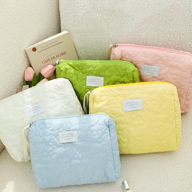Bolsa de cosméticos de gran capacidad con flores acolchadas, bolsa de almacenamiento portátil impermeable, bolsa de maquillaje de viaje