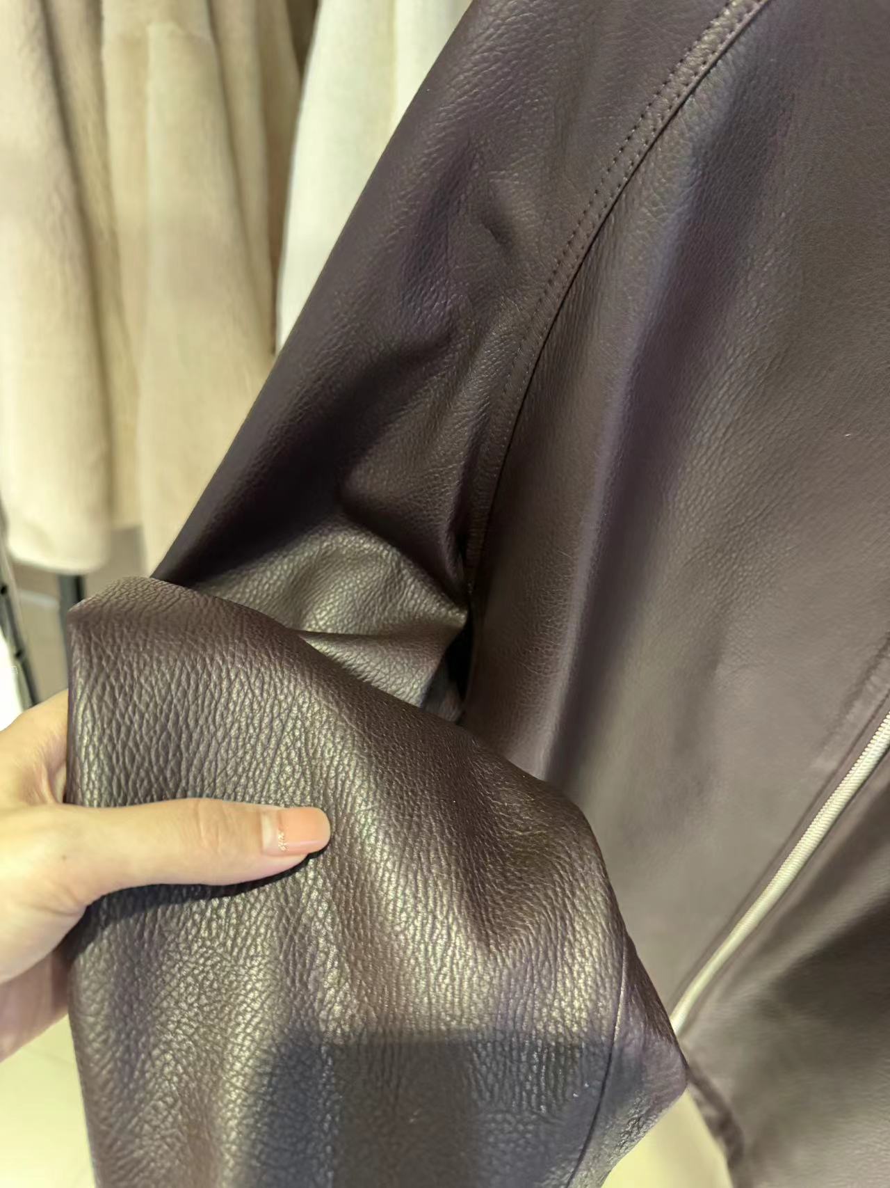 2025 新しいファッション本物の天然シープスキンショート女性コートフード付き風ブリーフ秋の高級コート