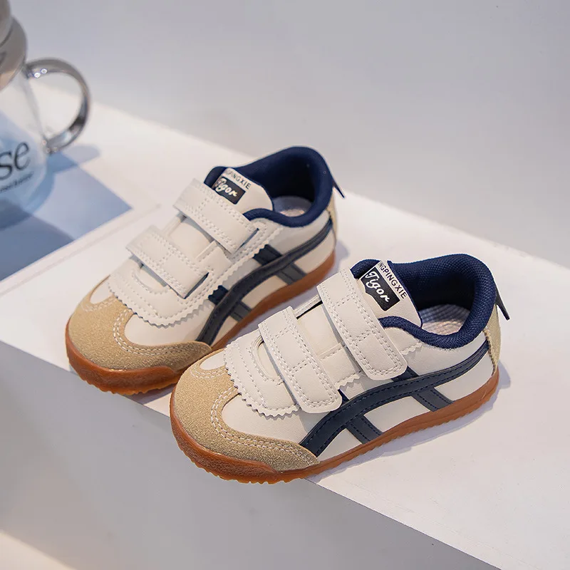 2025 Kindersneakers Jongens Meisjes Zachte zool Antislip Casual loopschoenen Baby Kids School Sportschoenen Warme katoenen schoenen
