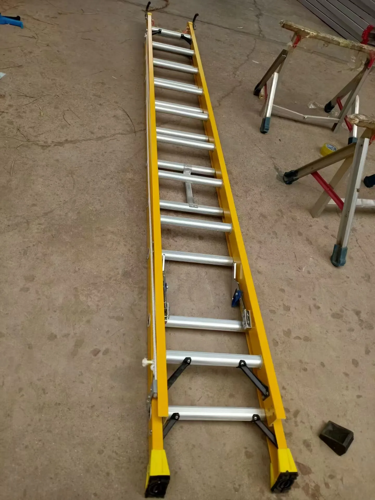 vendite calde 4m 5m 6m 7m 8m 10m 11m scala di estensione scala telescopica isolata in fibra di vetro