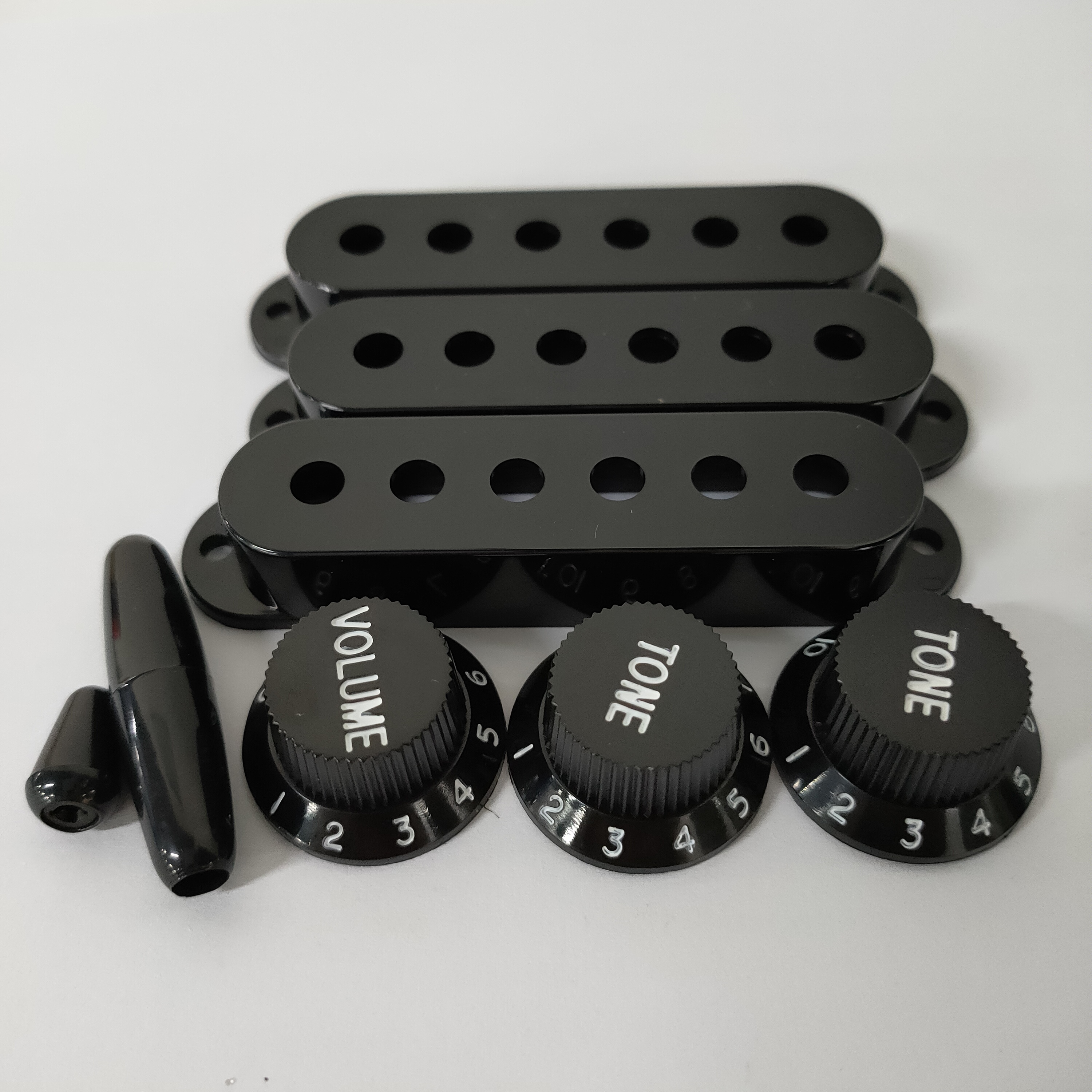 FLEOR Juego de 50/50/52mm ST cubierta para pastilla de guitarra de bobina única 2 tonos 1 perillas de volumen puntas de interruptor piezas de guitarra SSS