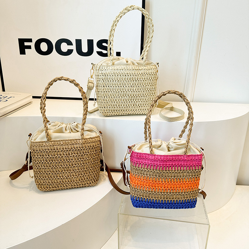 Böhmen Frauen Handtaschen Retro Kordel zug Stroh gewebte Tasche Schulranzen Sommer aushöhlen Strand tasche Damen Stroh Schulter Umhängetaschen