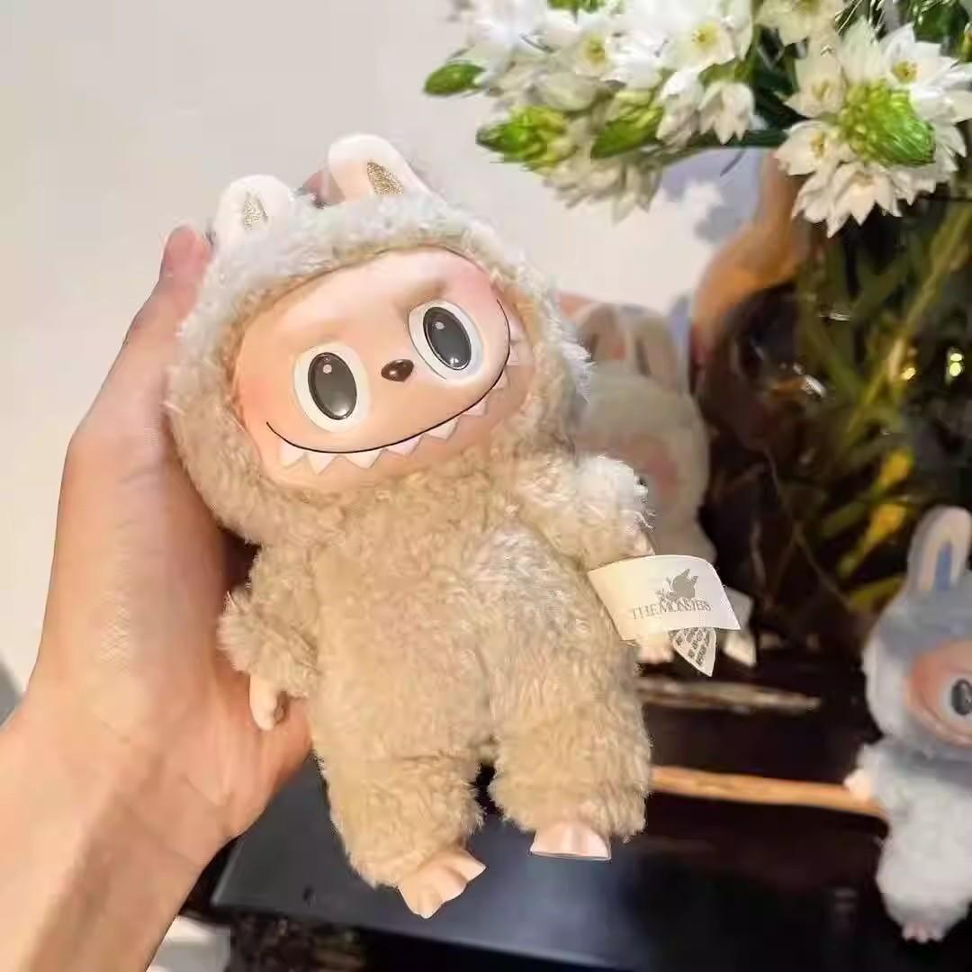 Alta qualidade monstros boneca labubu brinquedo primeira gerações caixa cega brinquedos dos desenhos animados pingentes caixa mistério maré jogar presentes de pelúcia