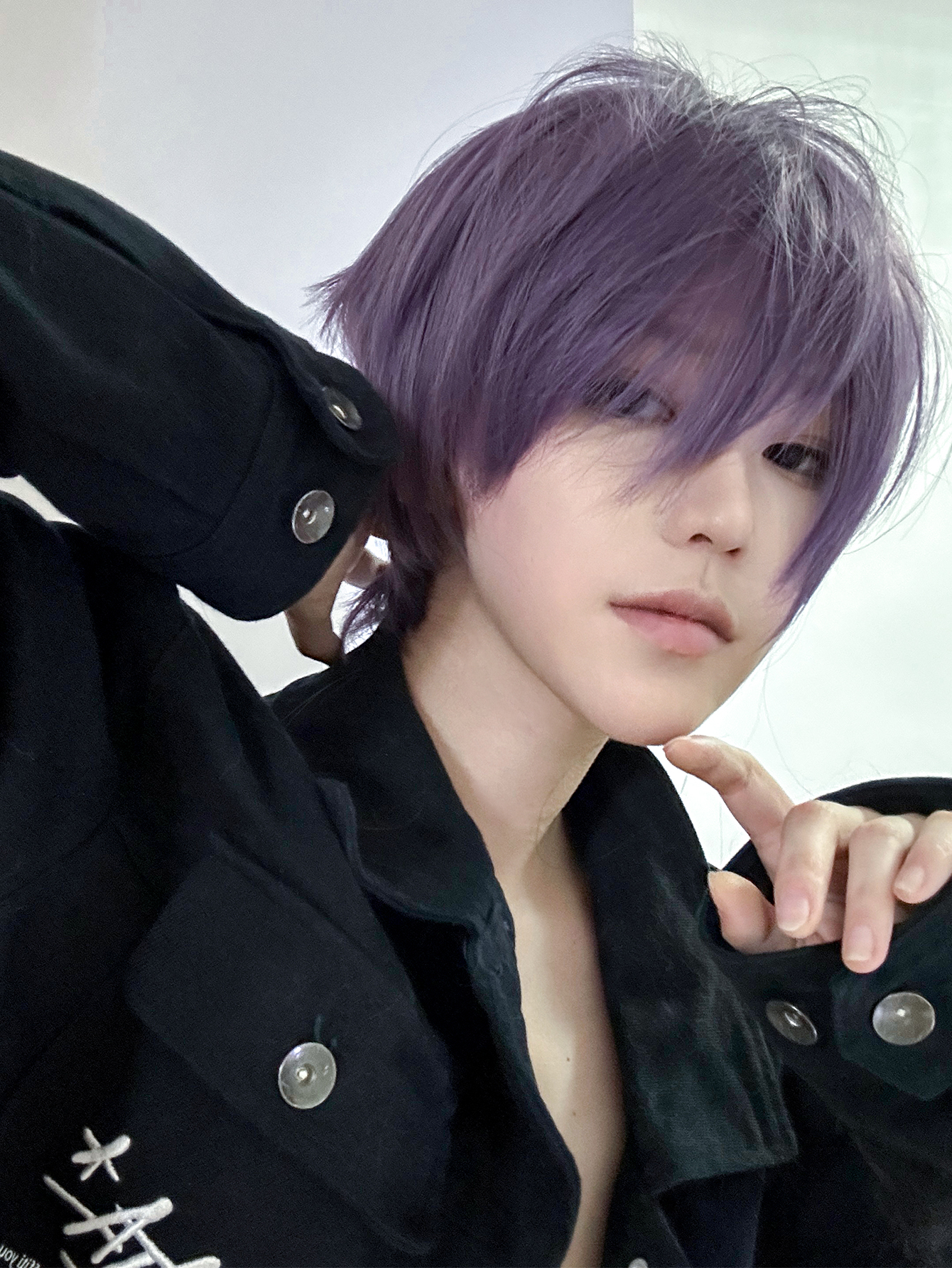 男性と女性のための合成かつら,トーピー,滑らかな髪,美しい紫,日常使用,コスプレパーティー,耐熱性,12インチ