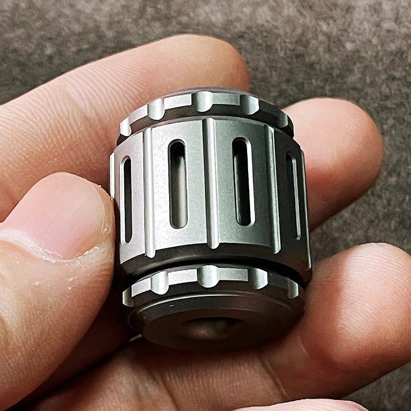 B.M สงครามค้อน EDC มีดจี้ปลายนิ้ว Gyro จี้ผู้ใหญ่ Fidget ของเล่น Paracord เชือก Decompression ของเล่น Edc ไทเทเนียมอุปกรณ์เสริม