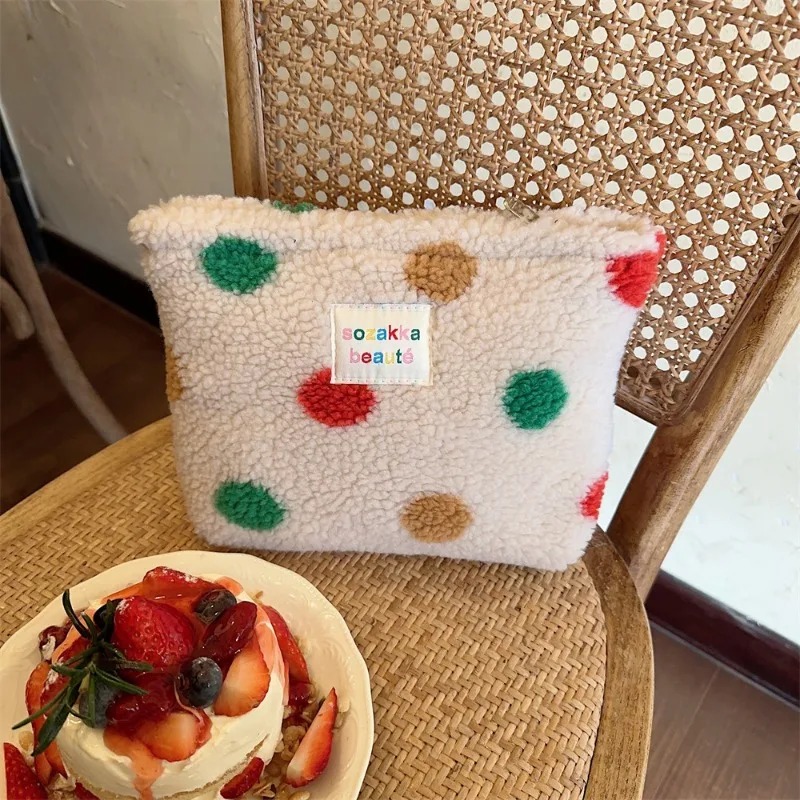 Nuevo bolso de mano de felpa con puntos a rayas coloridas, bolsa de maquillaje de gran capacidad, bolsa de artículos de tocador, almacenamiento de maquillaje para viajes al aire libre