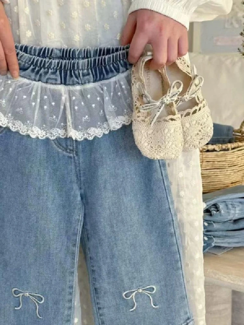 Roupas Infantis Estilo Coreano para Meninas, Calças de Perna Larga em Jeans Azul Bebê com Detalhes em Renda, 00% Aodão