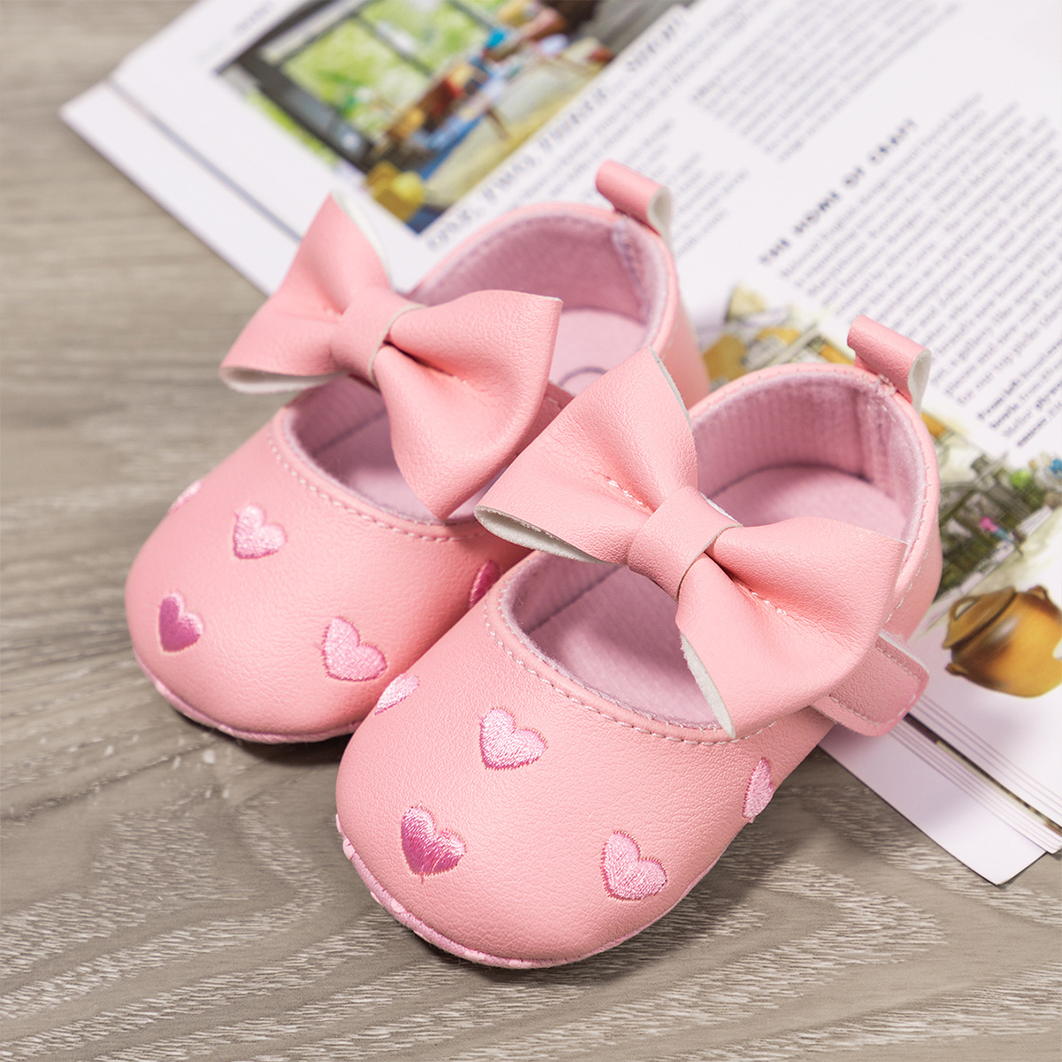 Scarpe da bambino Abito classico Simpatico fiocco con fiocco a forma di cuore antiscivolo Suola morbida Primi camminatori Neonate Scarpe da bambino 0-18 m