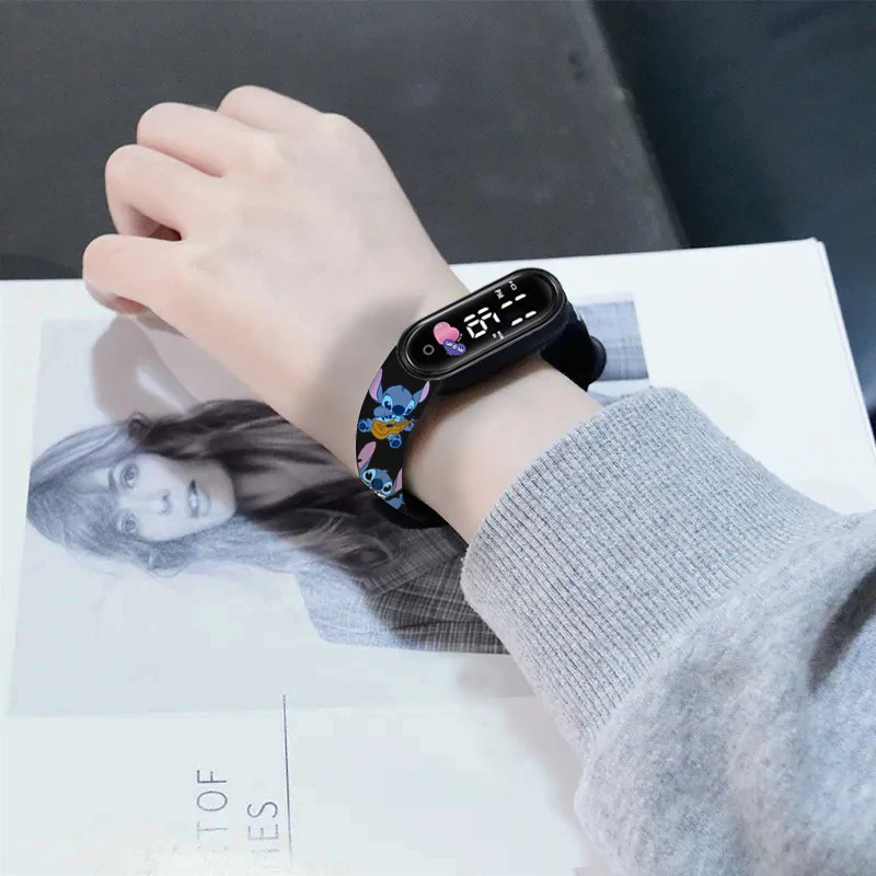 Disney นาฬิกาเด็กดิจิตอลอะนิเมะตัวเลข Stitch LED นาฬิกาส่องสว่าง Touch กันน้ํากีฬาอิเล็กทรอนิกส์นาฬิกาเด็กของขวัญวันเกิด