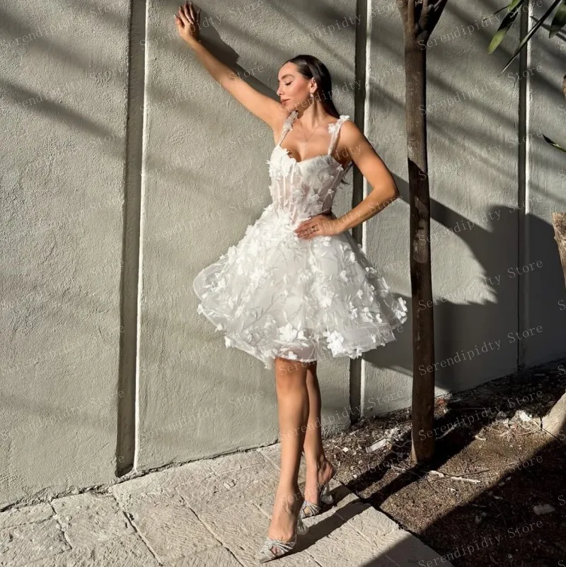 Vestido branco delicado com bordado floral apresenta tecido transparente e design de saia fluida destacando feminilidade e graça no sol