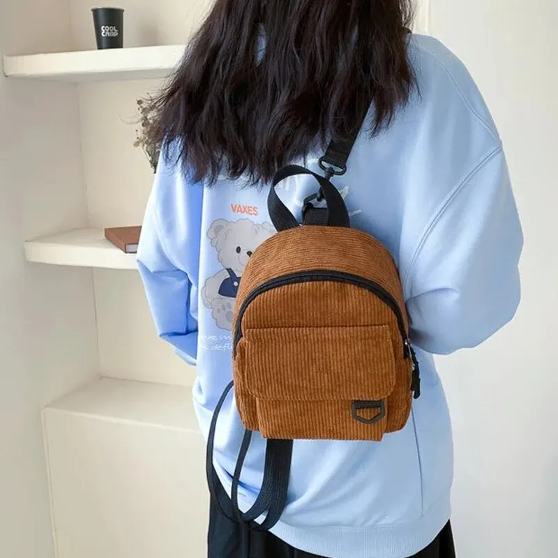 Mini zaino minimalista e versatile in velluto a righe per studenti e donne per viaggi nel tempo libero
