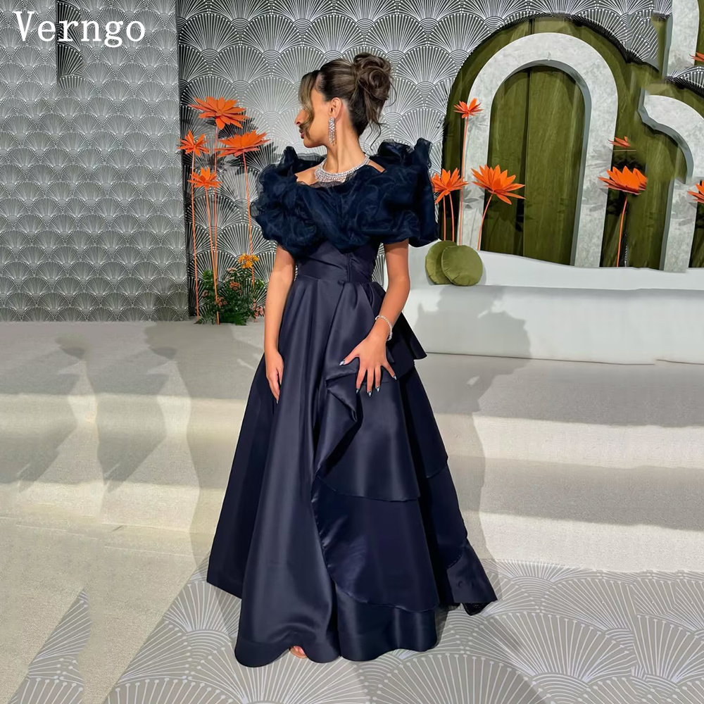 Verngo Marineblaues Satin-Abendkleid, schulterfrei, A-Linie, Abendkleid, schlicht, elegant, arabische Abschlussball-Party-Kleider, individuell gestaltet