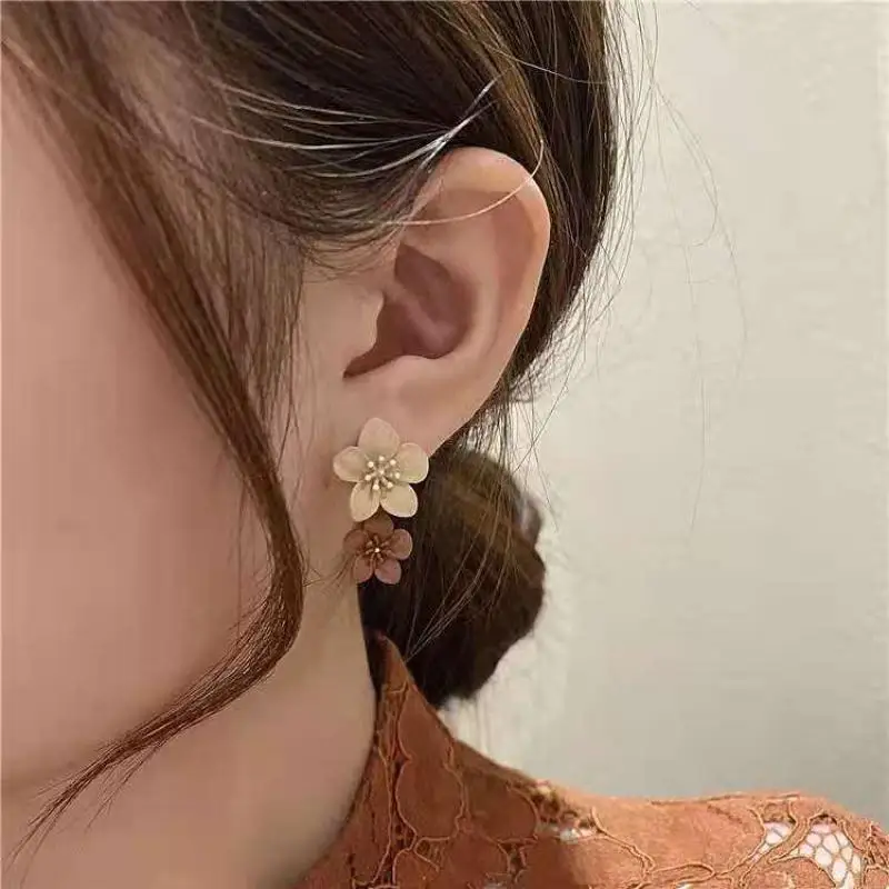Pendientes colgantes de flores en contraste para mujer, aretes de flores versátiles, sencillos, Vintage, FRANCÉS