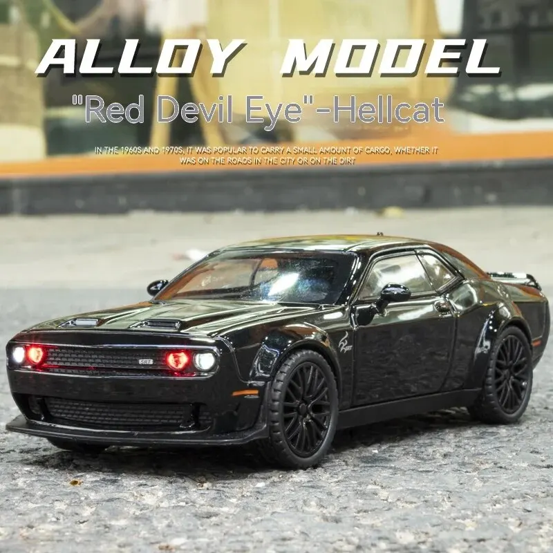 1:32 Challenger Hellcat STR Red Eyes Speelgoedauto Gegoten voertuigen Metalen auto's Decoratie Trek modelauto's terug met geluid en licht