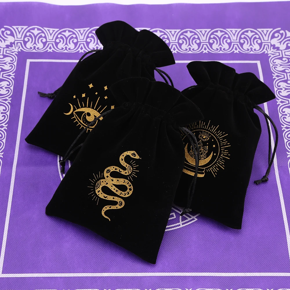 1 ชิ้น 13x18 ซม.กํามะหยี่สีดํา TAROT กระเป๋า Oracle การ์ด Runes Constellation แม่มด Divination อุปกรณ์เสริมเครื่องประดับลูกเต๋ากระเป๋า