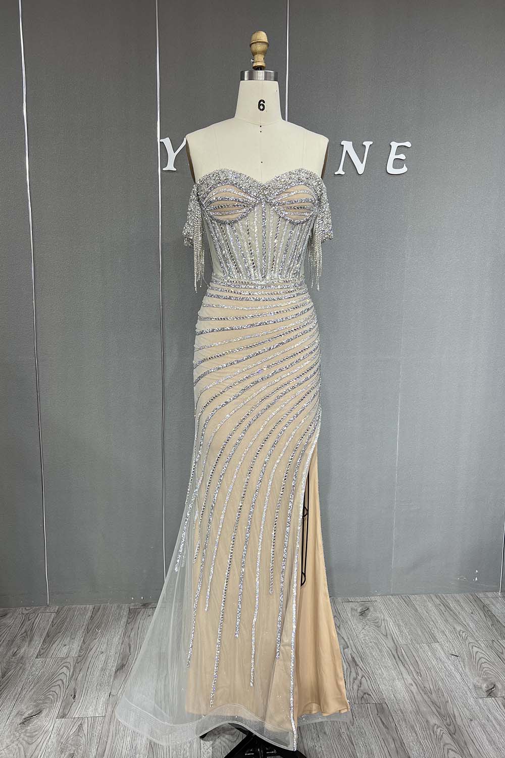 YQLNNE สีฟ้าปิดไหล่คริสตัลลูกปัดชุดราตรีประกวดยาว Tulle สีแดงพรมพรรคชุด Mermaid 025