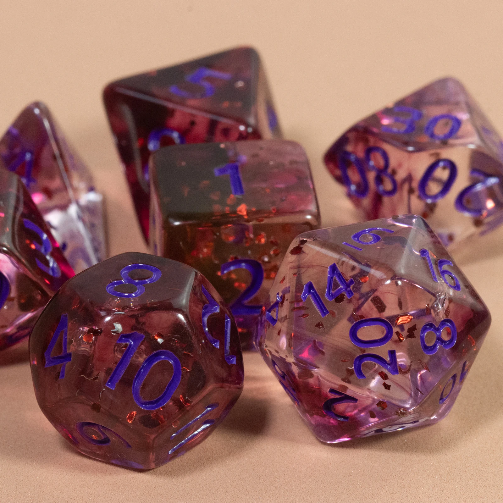 ชุดลูกเต๋า Polyhedral โปร่งใส D & D Dices พร้อม Glitter Effect สําหรับเกมกระดานบทบาทเล่นเกม D4 D6 D8 D10 D00 D12 D20 ลูกเต๋า
