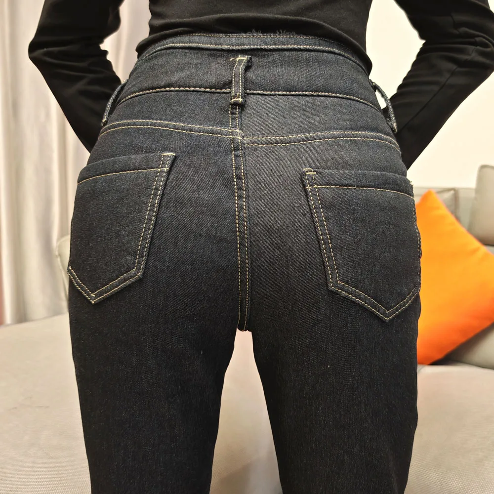 Calça jeans feminina com bolso frontal, 2 botões, cintura alta, pelúcia, engrossar, moda coreana, streetwear, calças jeans
