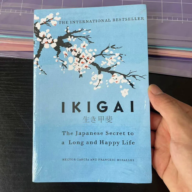 Ikigai 幸せな健康のための日本の秘密の哲学 ヘクター・ガルシア著 幸福の再構築 + 希望小説に関する本