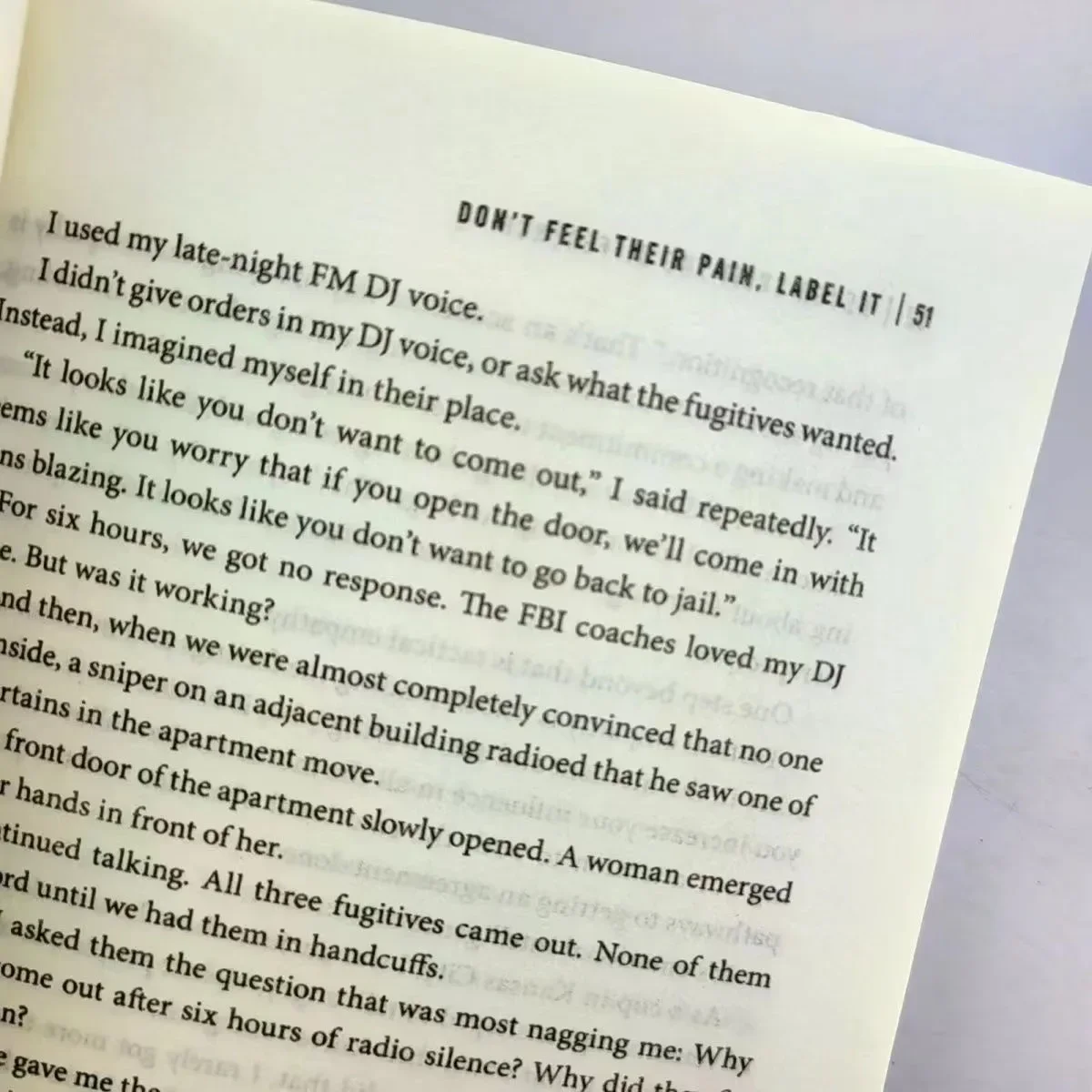 ไม่เคยแยกความแตกต่างโดยหนังสือ Chris VOSS ในภาษาอังกฤษสำหรับผู้ใหญ่เจรจาด้านอารมณ์อัจฉริยะรายการใหม่