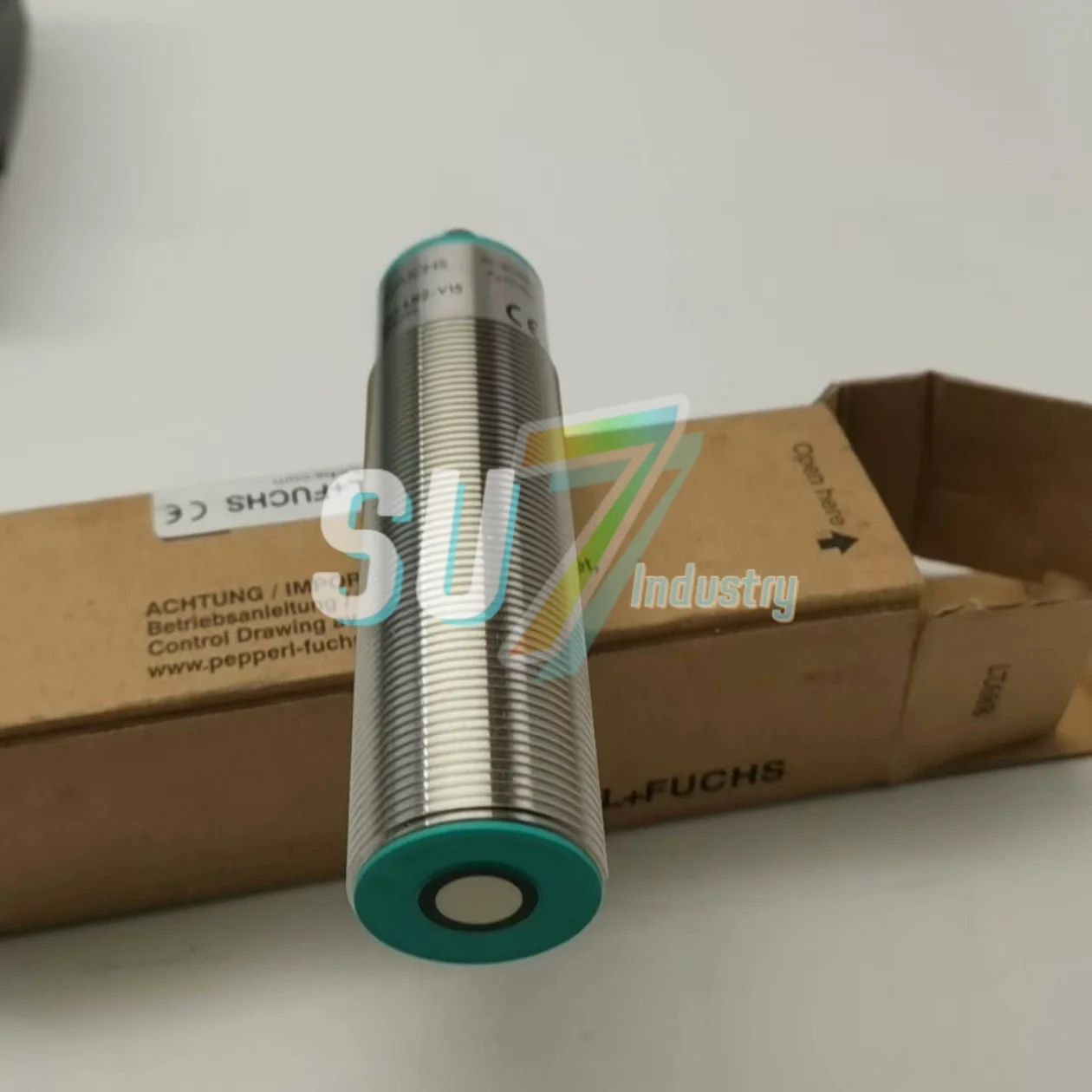 Sensor ultrassônico novo no armazém UC4000-30GM-IUR2-V15 UC500-30GM-IUR2-V15