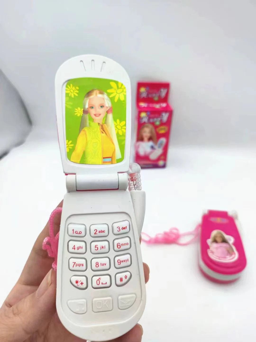 Das elektronische Spielzeug-Handy für Mädchen ist süß, Ton und Licht, klassische Flip-Cover, Sammlerstück und nostalgisches Weihnachtsgeschenk