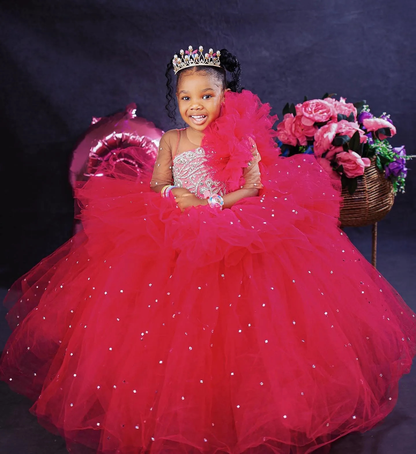 Rote Blumenmädchenkleider für die Hochzeit, glänzende Pailletten, Kristallrüschen, geschwollenes Mädchen, Kindergeburtstag, Erstkommunionkleid