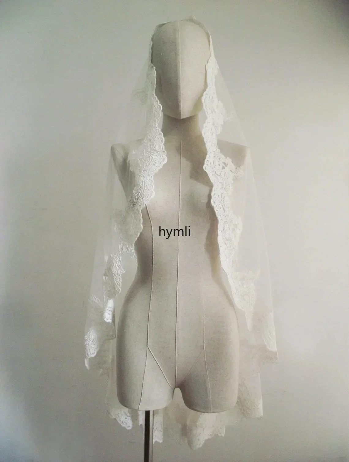 Mantilla Lace Wedding Veil Fingertip Length Veil Metal Comb