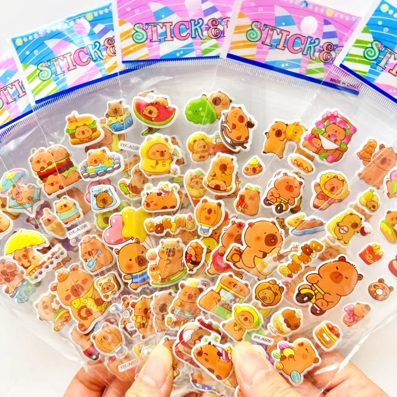 12 fogli adesivi a bolle di capibara carini adesivi tridimensionali 3D Kawaii cartoni animati anime senza ripetizione adesivo giocattolo fai da te per bambini