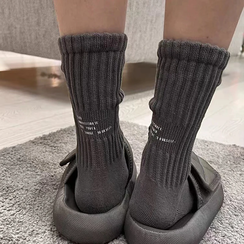 Calcetines de tubo medio con letras Vintage para hombre, calcetines deportivos gruesos sólidos japoneses, calcetines de punto con parte inferior de toalla para parejas