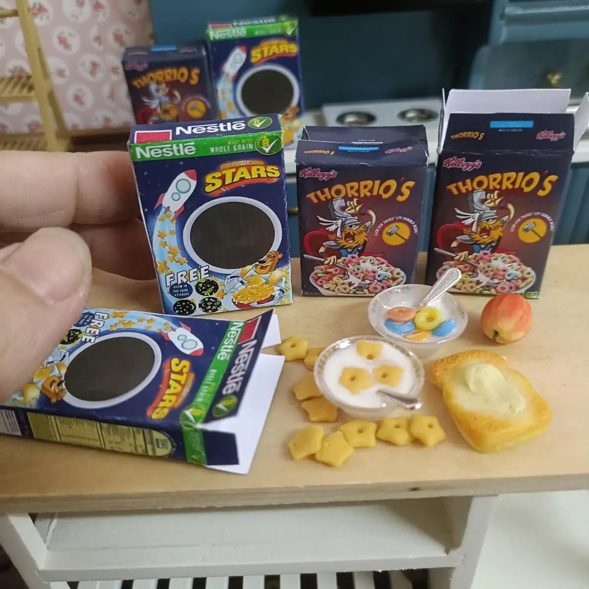 Cereales de descanso en miniatura hechos a mano, Mini círculo de cereales y cereales de estrellas, casa de muñecas 1:6, mini muebles modelo
