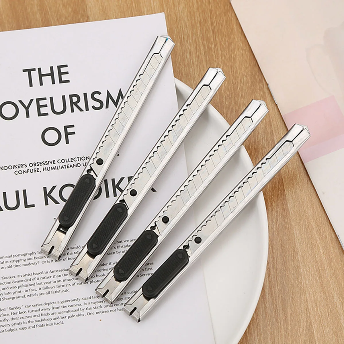 Coltello multiuso retrattile in acciaio inossidabile da 15 pezzi, lame a scatto da 9 mm, coltello per hobby, taglierina perfetta per tagliare a casa