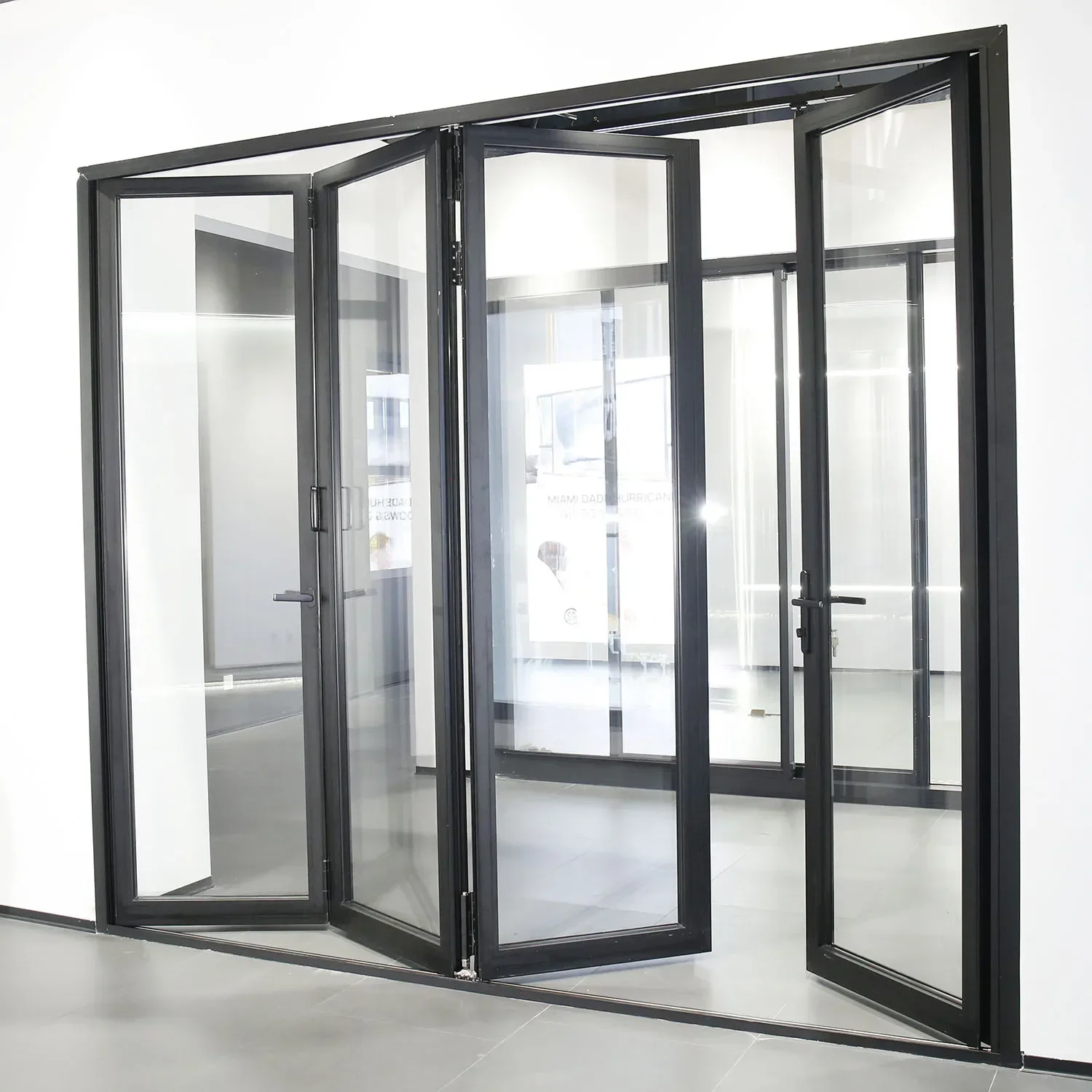 Nuova porta pieghevole personalizzata Porte d'ingresso esterne Porte d'ingresso per la casa Porte scorrevoli doppie pieghevoli in alluminio personalizzate