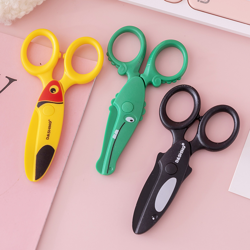 1pcs 어린이 안전 가위 어린이위한 귀여운 만화 플라스틱 칼 커터 DIY 종이 세공 사무실 학교 학생 F7231