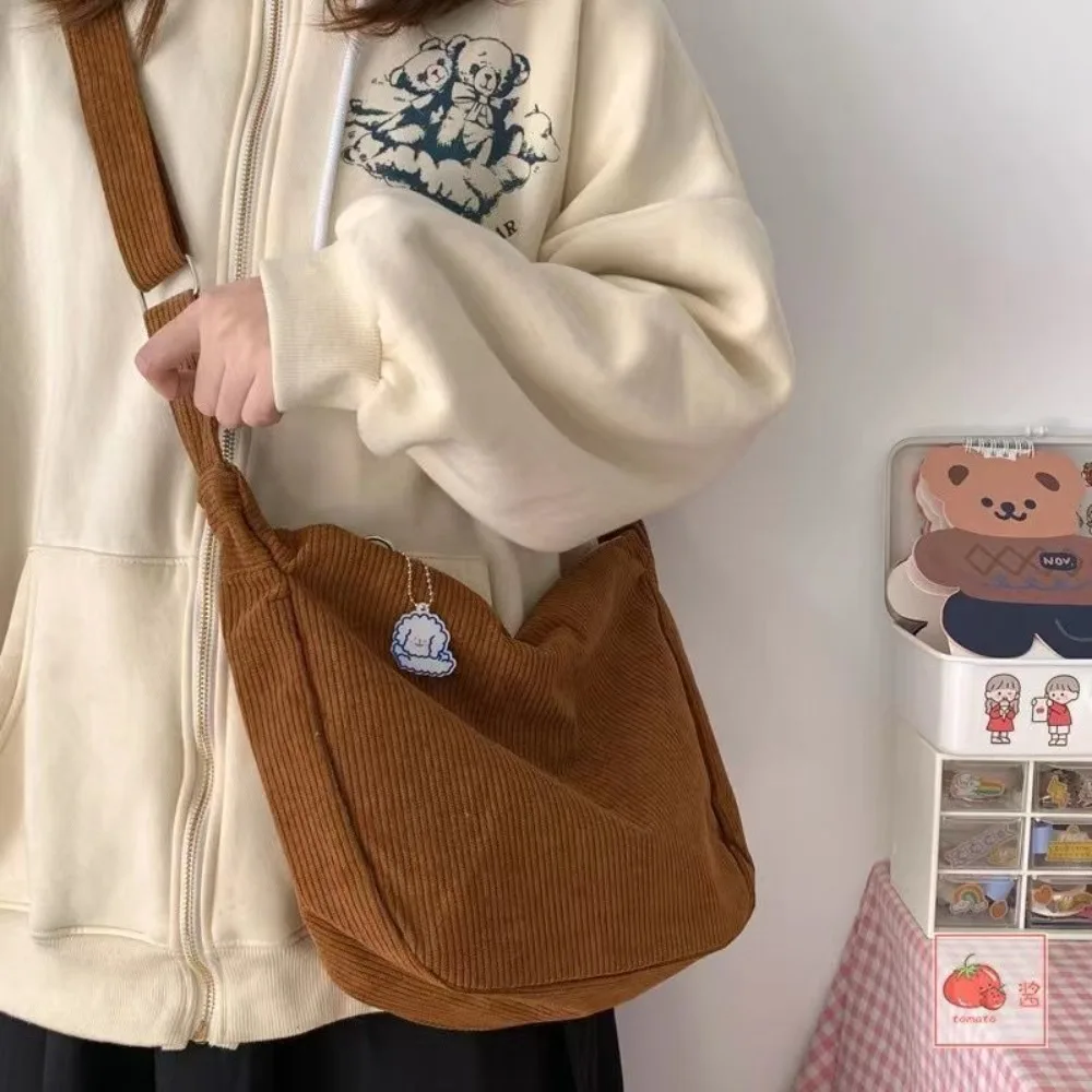 Jednokolorowa sztruksowa torba na ramię Moda koreańska codzienna torba na ramię Duża pojemność Torebka w stylu casual Damska torba na ramię