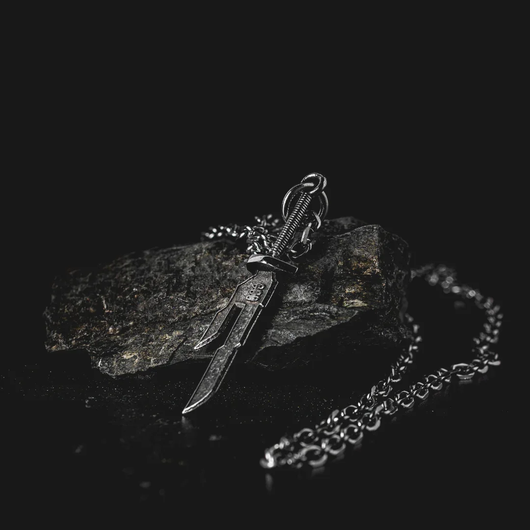Collar invertido Spear of Heaven