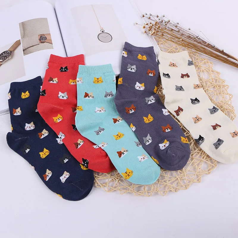 5 pares de calcetines de tubo medio con estampado de gato para mujer, patrones de dibujos animados multicolores a la moda, calcetines informales transpirables suaves y cómodos