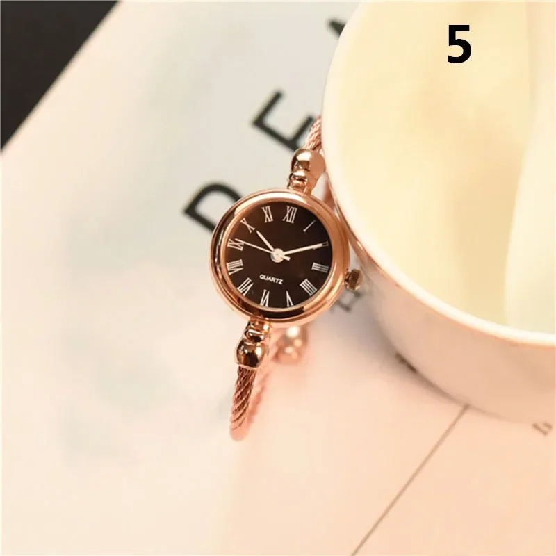 Nueva pulsera pequeña de oro, relojes de lujo de acero inoxidable, relojes de pulsera Retro de cuarzo para Mujer, Reloj informal de moda para Mujer