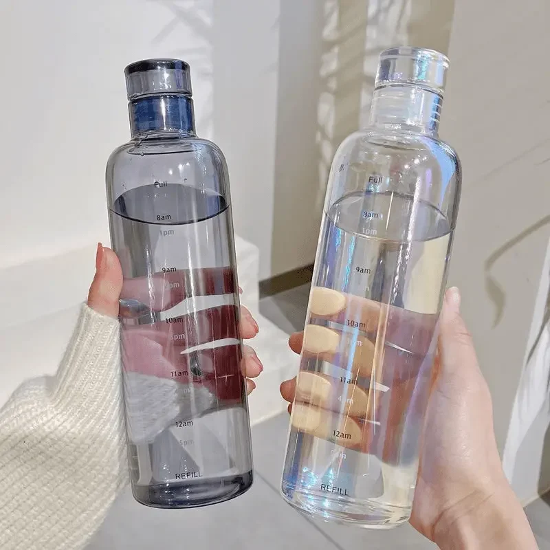500ml エレガントな漏れ防止ウォーターボトル タイムスケール付き 毎日の水分補給 軽量でポータブル フィットネスやアウトドアアドベンチャーに