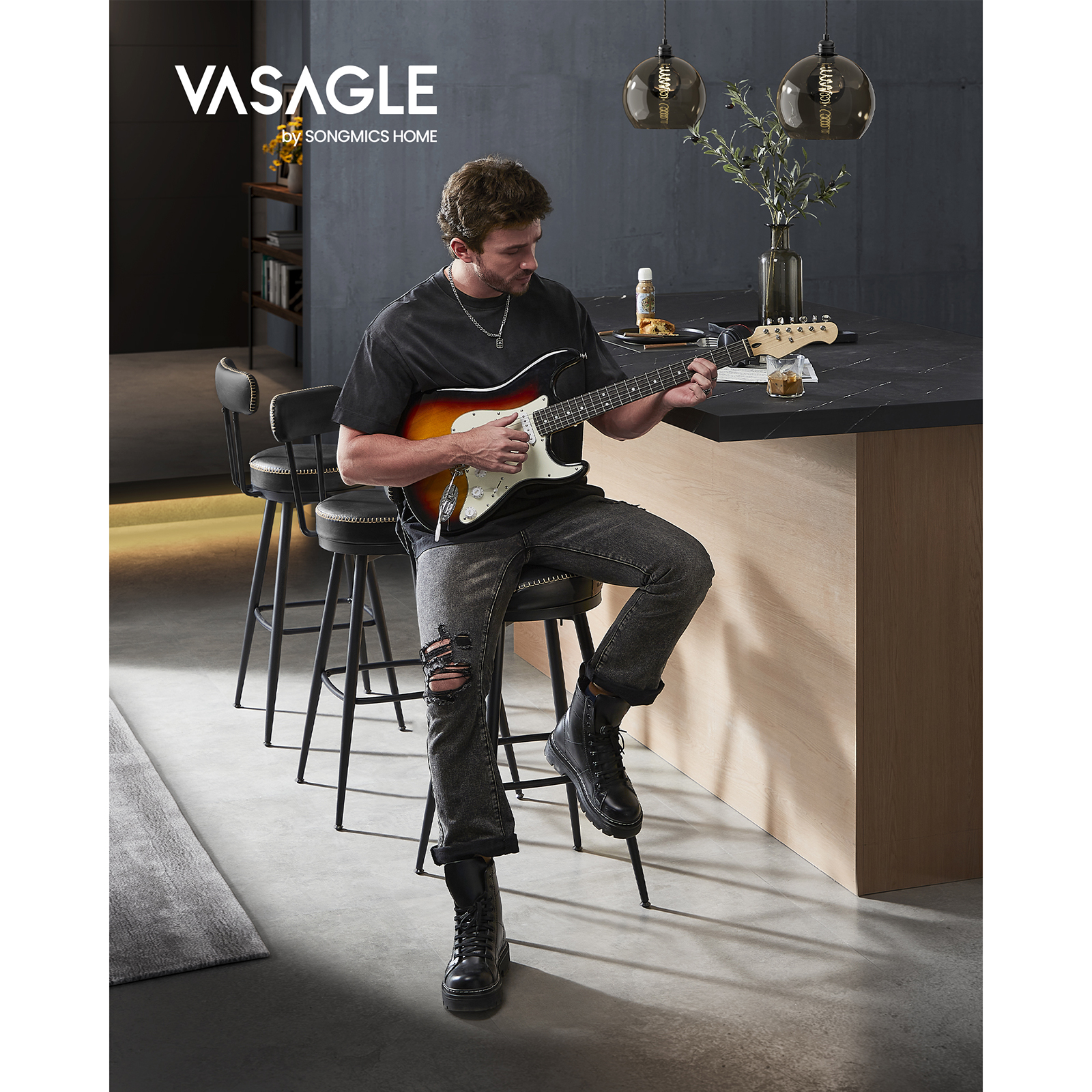 VASAGLE EKHO Colección - Juego de 2 Taburetes de Bar, Sillas Giratorias de Barra con Respaldo, Cuero Sintético con Costuras, Moderno Siglo Medio, Altura 76 cm, Barra Cocina, Negro Tinta/Marrón Caramelo