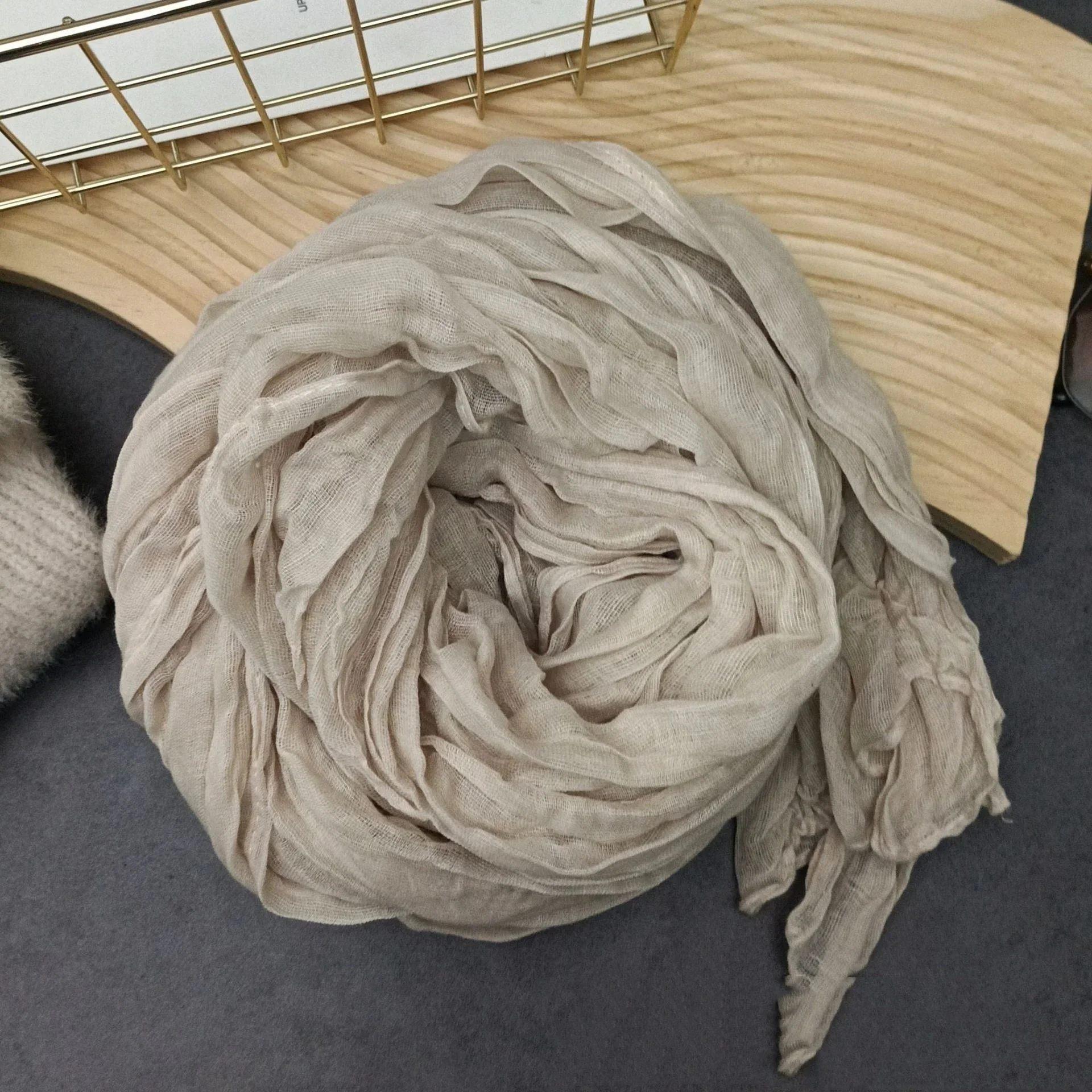 Bufanda de lino y algodón de Color liso Retro Otoño Invierno nuevo chal plisado verde Retro fino de tira larga seda cálida para hombres y mujeres