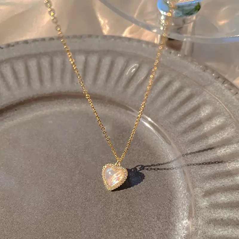 Nuevo collar de mariposa brillante para mujer, exquisito collar con colgante de cadena de clavícula de doble capa, regalo de joyería de moda