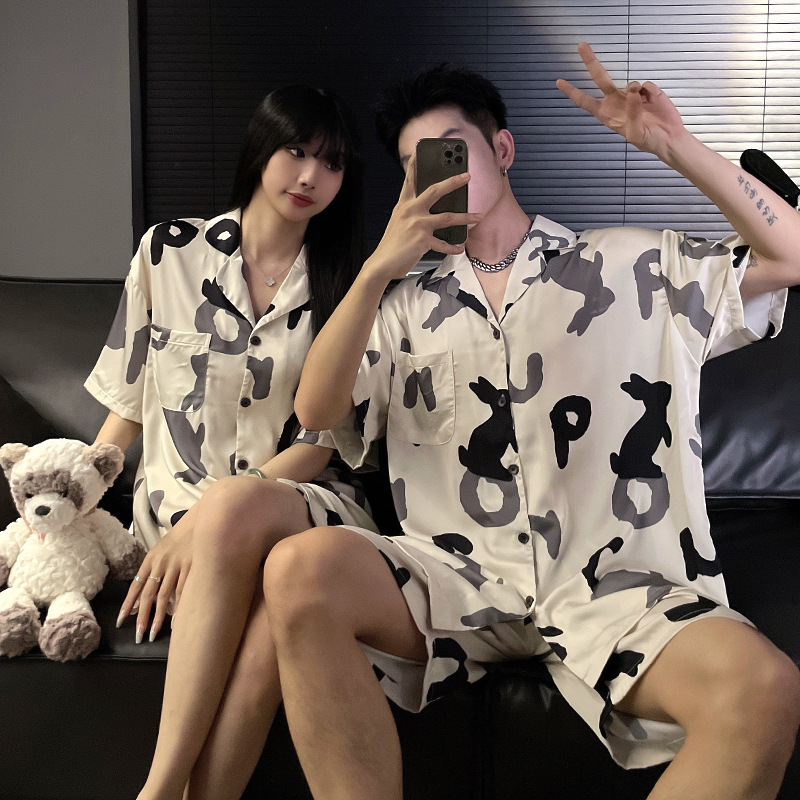 Conjunto de pijamas de seda gelo feminino urso dos desenhos animados pijamas loungewear botão para baixo pijama masculino homewear shorts conjunto para casais