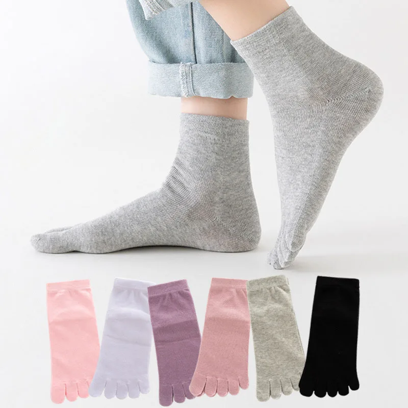 Calcetines de cinco dedos de algodón de Color sólido, calcetines de tubo medio grises y negros, calcetines de mujer, calcetines cálidos y transpirables con cinco dedos para otoño e invierno