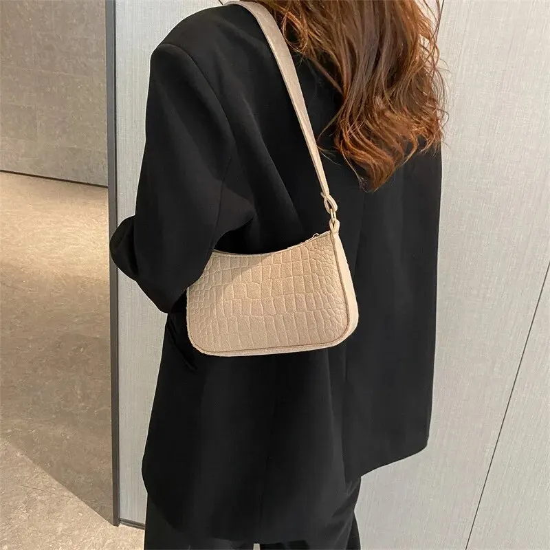 Borsa da donna di lusso con design a ascella in feltro, borsa da donna alla moda rilasciata sotto una mezzaluna, piccola borsa quadrata, design a ascella in feltro da donna Luxu