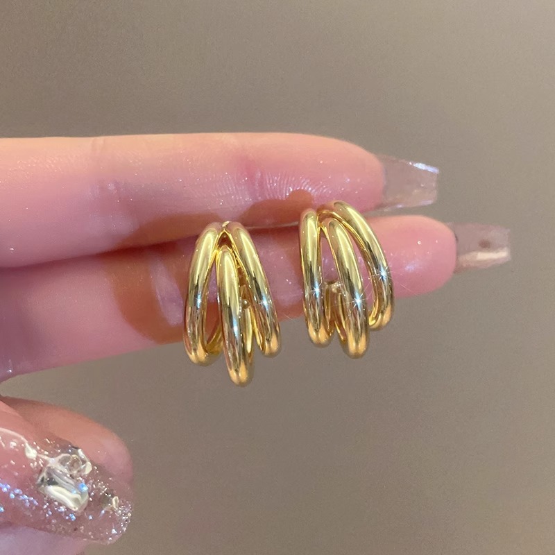 Elegant Gold สีวงกลม Hoop ต่างหูผู้หญิงโลหะ Elegant Vintage Geometric Statement หรูหราต่างหูเครื่องประดับของขวัญ