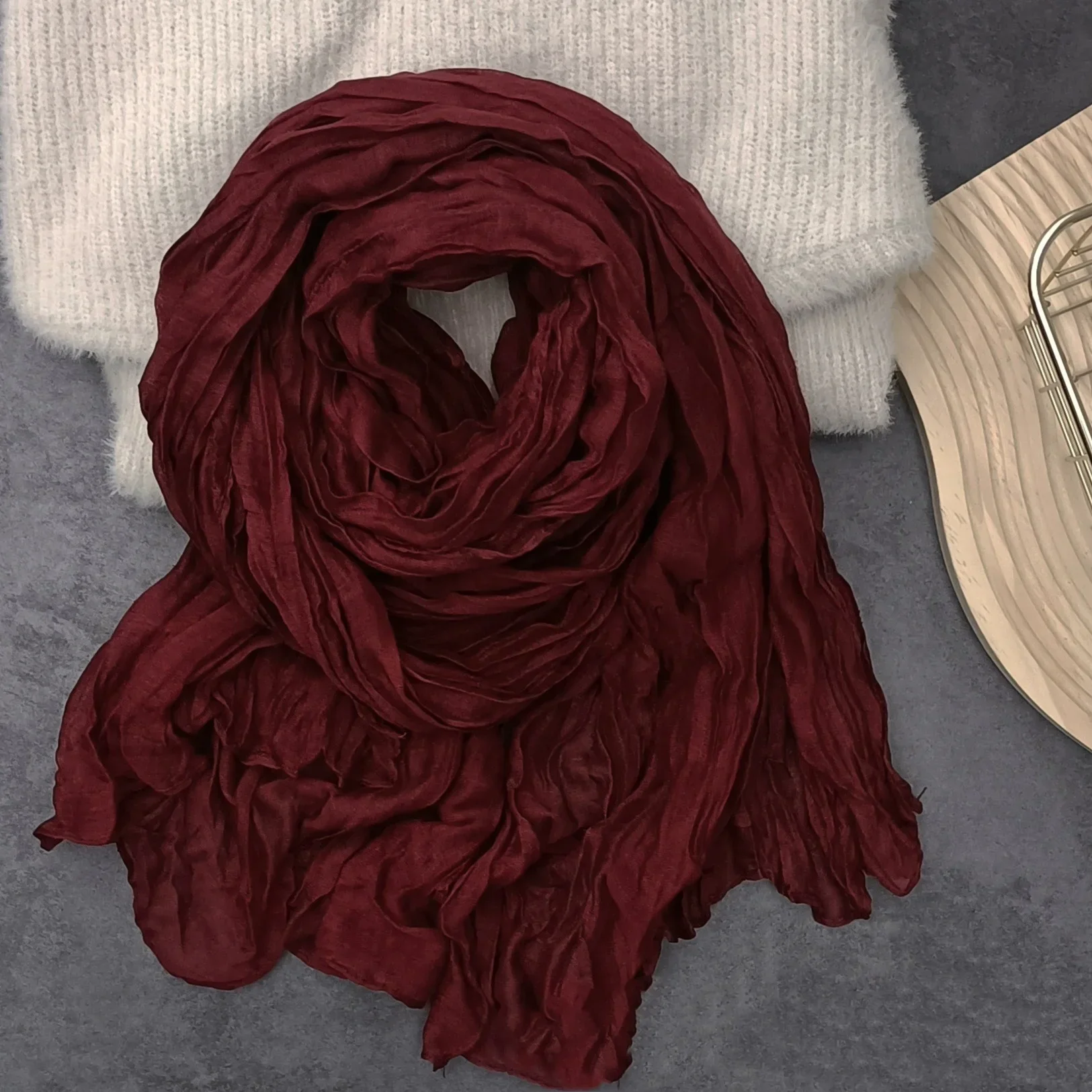 Bufanda de lino y algodón de Color liso Retro Otoño Invierno nuevo chal plisado verde Retro fino de tira larga seda cálida para hombres y mujeres