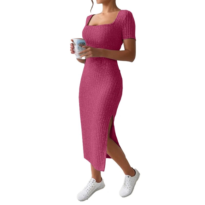 Sommerlicher, quadratischer Ausschnitt, hüftbetonter mittellanger Rock, kurzärmliges, vielseitiges Strickkleid mit Schlitz